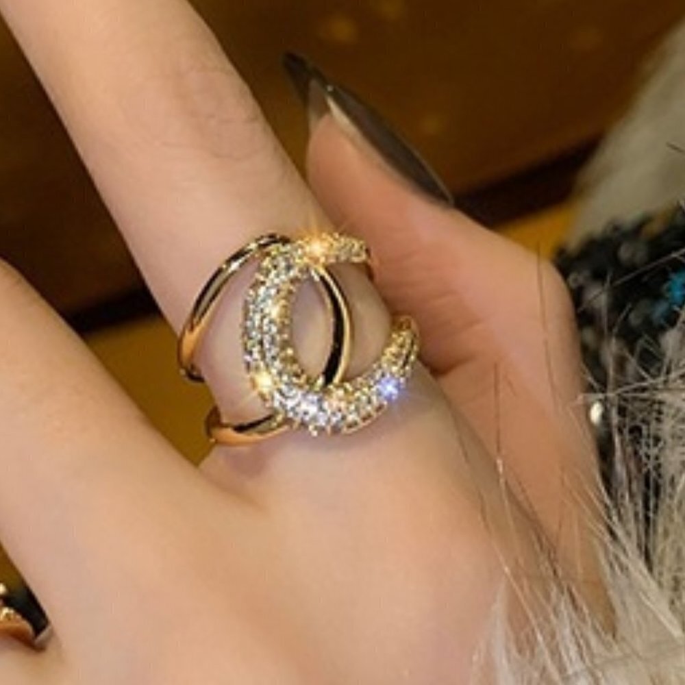 Twist Design Rhinestone Decorative Ring - Picture 2 of 3